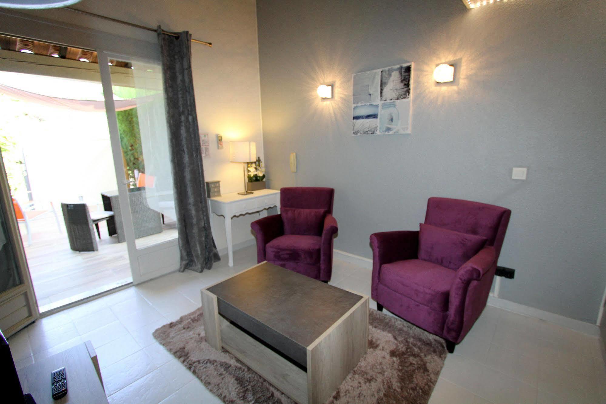 Auberge Des Pins Tourrettes Exteriér fotografie
